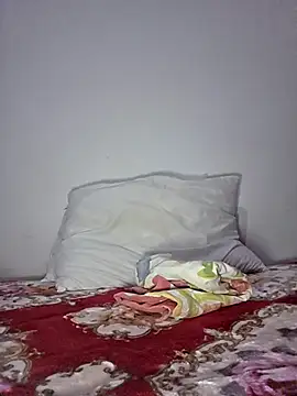 Snapshot of altinya chatting on 12/18/25, 09:32 altinya online show from 12/18/25, 09:32