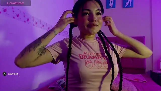 lauvelez   online show from 03/28/26, 01:22