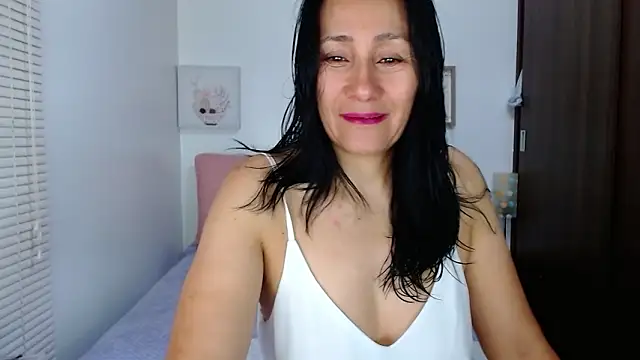 Maira B online show from 03/08/26, 01:15