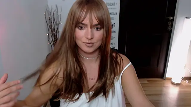 Snapshot of ChloeJewel1 chatting on 11/25/25, 01:11 ChloeJewel1 online show from 11/25/25, 01:11