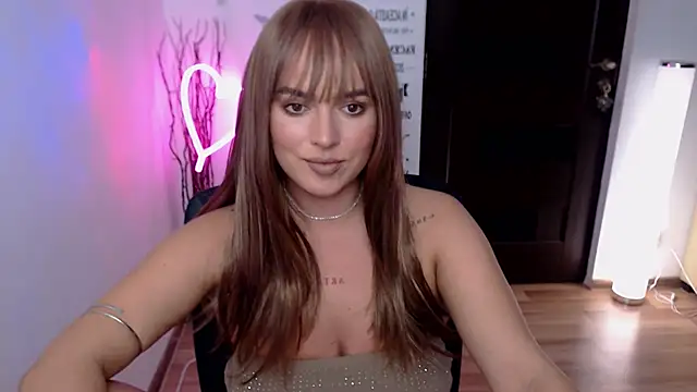 Snapshot of ChloeJewel1 chatting on 12/02/25, 02:01 ChloeJewel1 online show from 12/02/25, 02:01