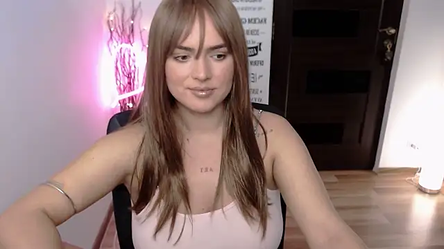 Snapshot of ChloeJewel1 chatting on 02/01/26, 12:26 ChloeJewel1 online show from 02/01/26, 12:26