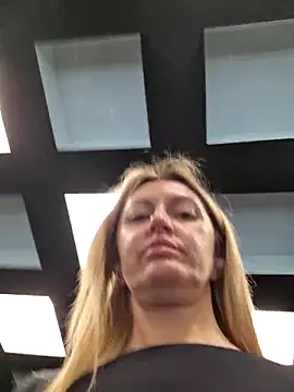 Miss    Mia  online show from 11/16/25, 08:53