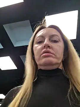 Miss    Mia  online show from 12/15/25, 10:30