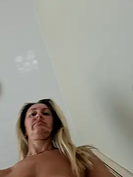 Miss    Mia  online show from 06/17/26, 07:00
