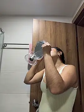 GiselOrtiz online show from 11/29/25, 10:51