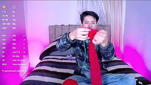 Pinkandyellowpokemon online show from 02/02/25, 04:48