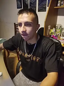 Snapshot of rogert_xx chatting on 11/11/25, 07:52 rogert xx online show from 11/11/25, 07:52