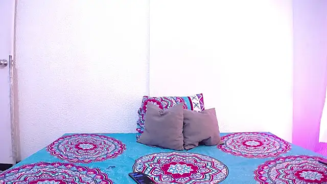 Snapshot of _joanne_and_oliver_ chatting on 11/25/25, 06:08 joanne and oliver online show from 11/25/25, 06:08