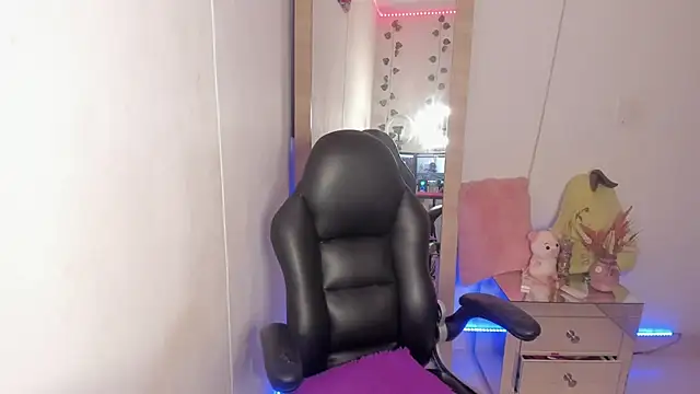 Snapshot of hellensexy chatting on 12/29/24, 03:57 hellensexy online show from 12/29/24, 03:57