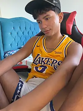 Leonarrrd 01 online show from 12/18/25, 09:54