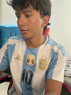 Snapshot of Leonarrrd_01 chatting on 02/05/26, 09:08 Leonarrrd 01 online show from 02/05/26, 09:08