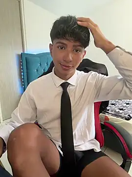 Snapshot of Leonarrrd_01 chatting on 03/01/26, 09:17 Leonarrrd 01 online show from 03/01/26, 09:17