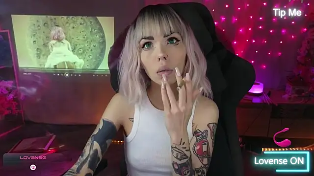 Snapshot of Kerry_Kirk chatting on 02/09/26, 11:31 Kerry Kirk online show from 02/09/26, 11:31