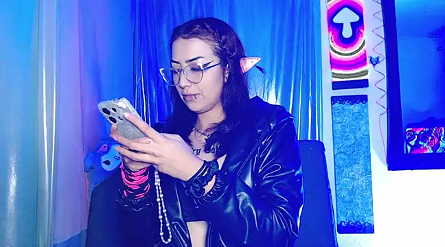 Snapshot of Alice_Phantom_x chatting on 03/22/25, 02:48 Alice Phantom x online show from 03/22/25, 02:48