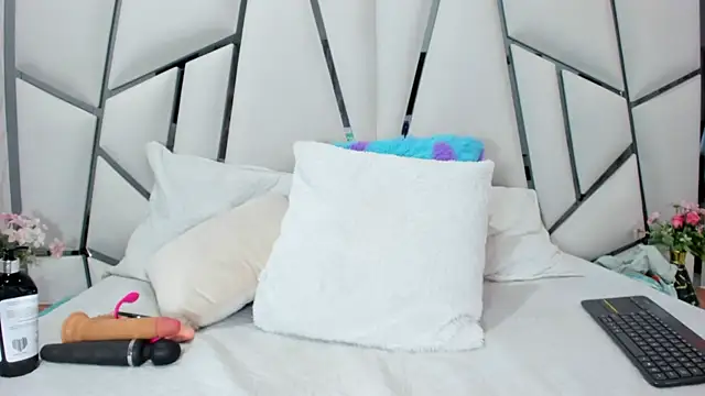  aurora18  online show from 09/30/25, 03:11