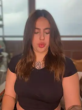 ValerieHilton online show from 02/04/25, 10:13