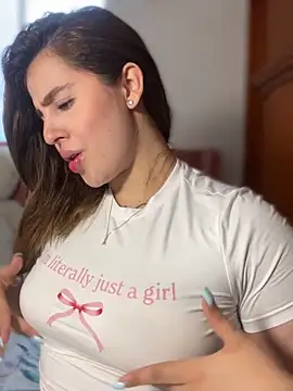 ValerieHilton online show from 03/13/25, 10:32