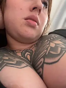 ValerieHilton online show from 09/29/25, 10:03