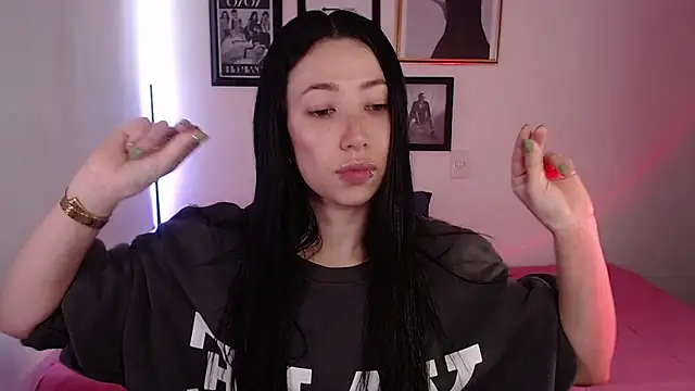 lilyy evanss online show from 01/28/25, 08:47