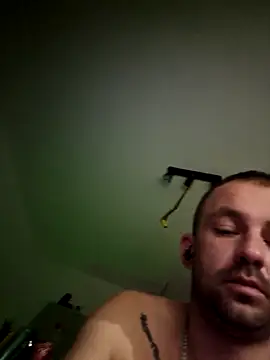 Snapshot of magicSeX4You chatting on 10/27/25, 10:25 magicSeX4You online show from 10/27/25, 10:25