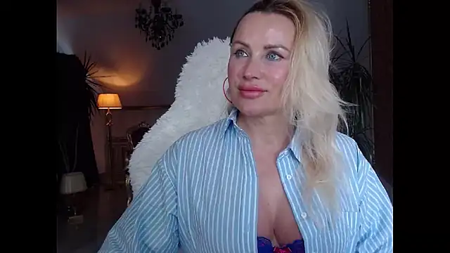 Snapshot of eyesangel22 chatting on 12/23/24, 10:42 eyesangel22 online show from 12/23/24, 10:42
