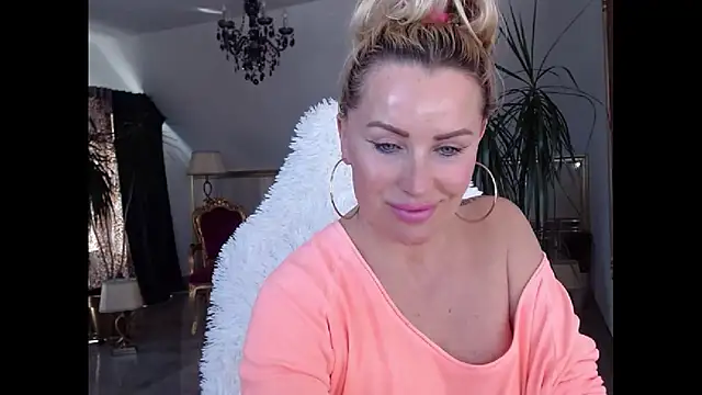 Snapshot of eyesangel22 chatting on 03/19/25, 12:45 eyesangel22 online show from 03/19/25, 12:45