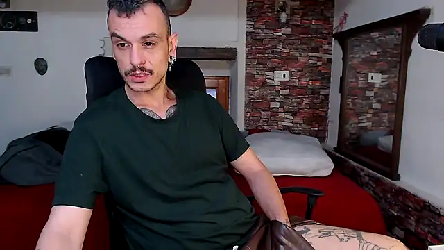 Snapshot of cek_186 chatting on 04/11/26, 06:18 cek 186 online show from 04/11/26, 06:18
