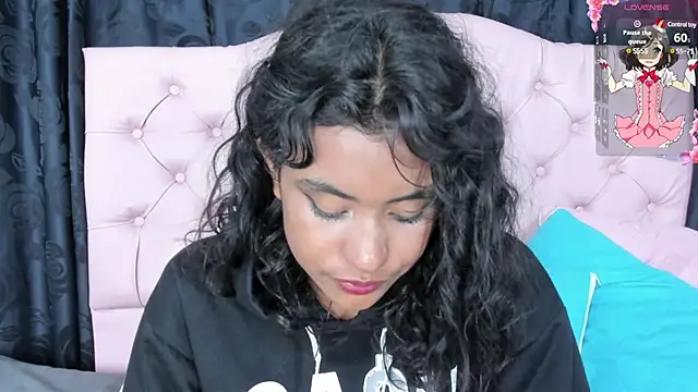 Snapshot of Applehot_LRR chatting on 02/05/25, 08:32 Applehot LRR online show from 02/05/25, 08:32