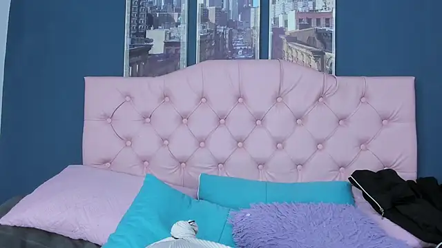 Snapshot of Applehot_LRR chatting on 09/19/25, 02:13 Applehot LRR online show from 09/19/25, 02:13