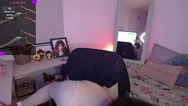 Snapshot of Lexie_Thompson10 chatting on 11/19/25, 12:32 Lexie Thompson10 online show from 11/19/25, 12:32