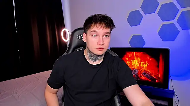 Chris Tyson online show from 12/22/25, 08:44