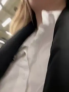 Snapshot of LoraaDoll chatting on 10/06/25, 03:42 LoraaDoll online show from 10/06/25, 03:42