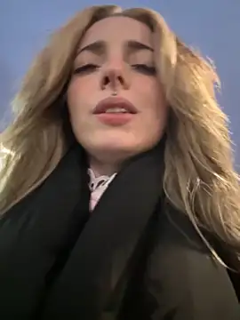 Snapshot of LoraaDoll chatting on 10/29/25, 02:41 LoraaDoll online show from 10/29/25, 02:41