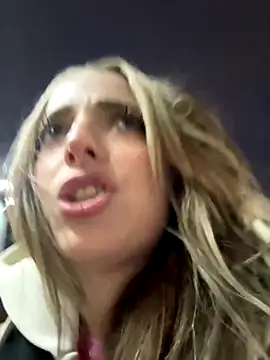 Snapshot of LoraaDoll chatting on 11/02/25, 02:52 LoraaDoll online show from 11/02/25, 02:52