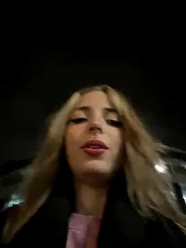 Snapshot of LoraaDoll chatting on 11/03/25, 03:57 LoraaDoll online show from 11/03/25, 03:57