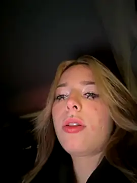 Snapshot of LoraaDoll chatting on 11/12/25, 02:39 LoraaDoll online show from 11/12/25, 02:39