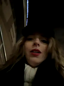 Snapshot of LoraaDoll chatting on 11/16/25, 03:06 LoraaDoll online show from 11/16/25, 03:06