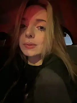 Snapshot of LoraaDoll chatting on 11/22/25, 02:16 LoraaDoll online show from 11/22/25, 02:16