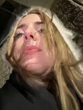 Snapshot of LoraaDoll chatting on 11/24/25, 03:56 LoraaDoll online show from 11/24/25, 03:56