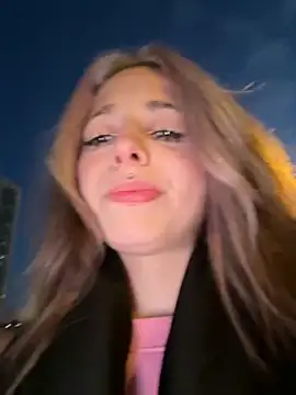 Snapshot of LoraaDoll chatting on 12/05/25, 01:52 LoraaDoll online show from 12/05/25, 01:52