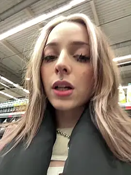 Snapshot of LoraaDoll chatting on 12/13/25, 07:53 LoraaDoll online show from 12/13/25, 07:53