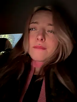 Snapshot of LoraaDoll chatting on 12/15/25, 01:26 LoraaDoll online show from 12/15/25, 01:26