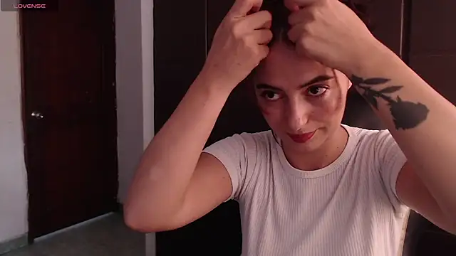 Kate lorens9 online show from 12/17/24, 06:20