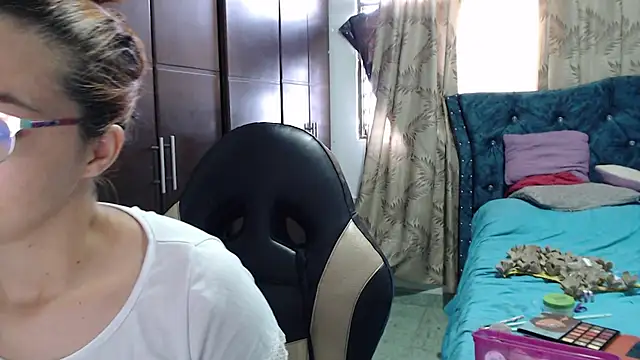 Kate lorens9 online show from 10/27/25, 12:20