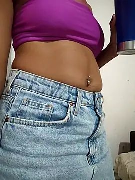 Julia Pretinha online show from 03/15/25, 11:17