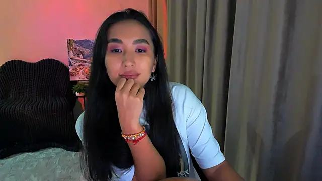 Snapshot of worldofkim chatting on 02/14/25, 08:37 worldofkim online show from 02/14/25, 08:37