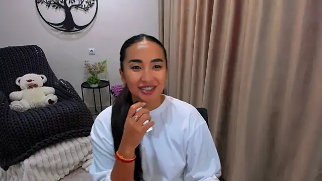 Snapshot of worldofkim chatting on 10/09/25, 10:46 worldofkim online show from 10/09/25, 10:46