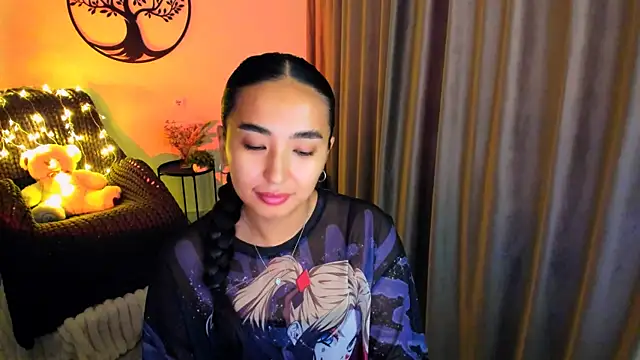 Snapshot of worldofkim chatting on 11/13/25, 10:36 worldofkim online show from 11/13/25, 10:36