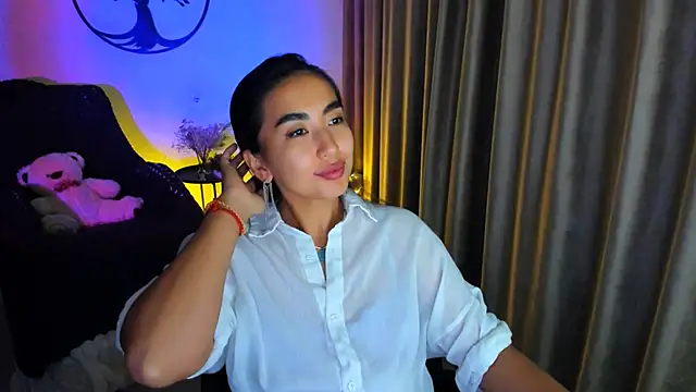 Snapshot of worldofkim chatting on 11/25/25, 04:34 worldofkim online show from 11/25/25, 04:34